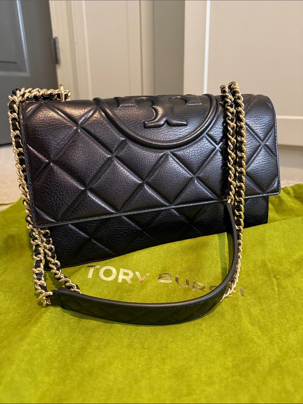 Tory Burch Black Fleming Quilted Leather Chain Shoulder Bag with Gold Chain - Picture 3 of 3